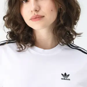 Camiseta adidas